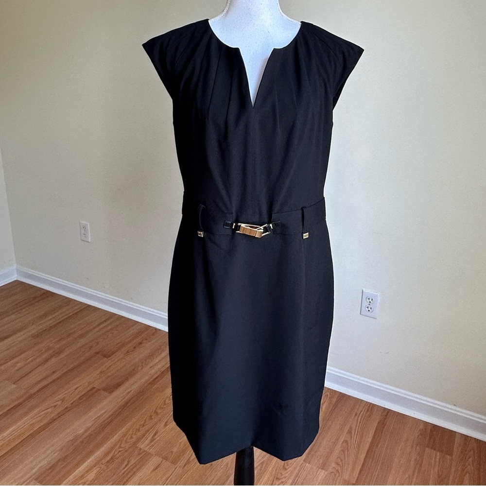 Calvin Klein || Women's Shift Dress with Gold-ToneHardware, size 12